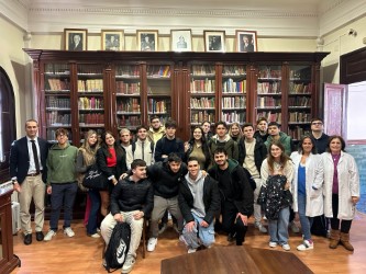 Lliçons de passat informatiu en l'hemeroteca militar